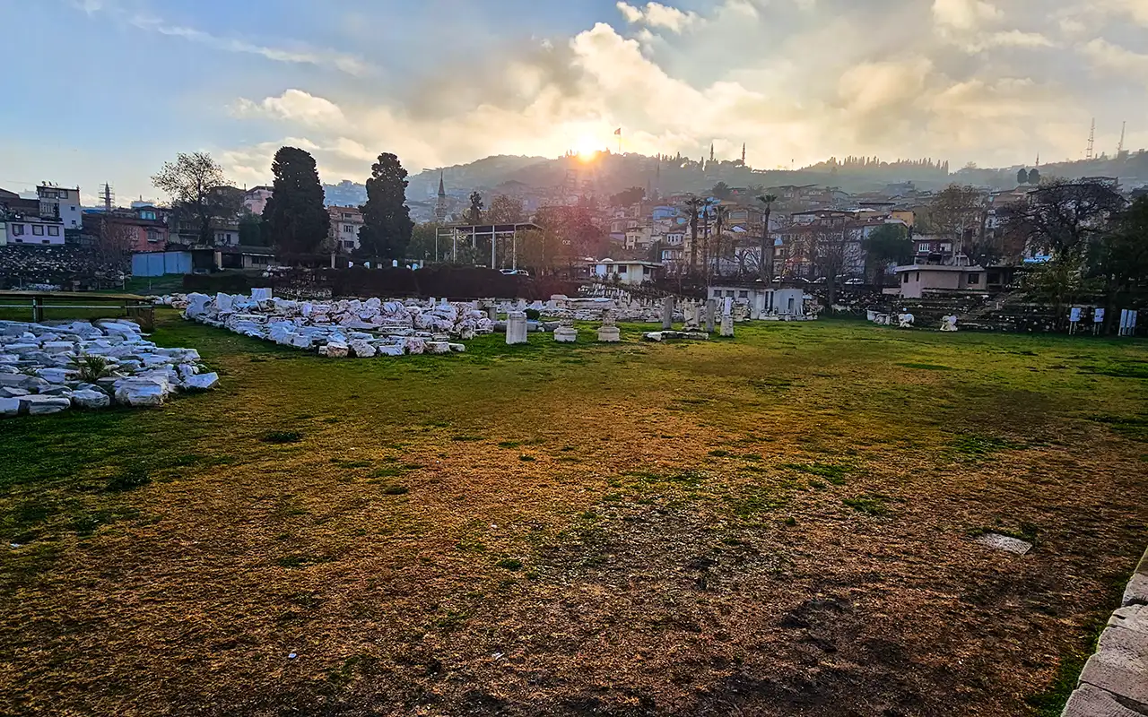 Smyrna: A Glimpse into the Ancient City's Past and Legacy in Turkey